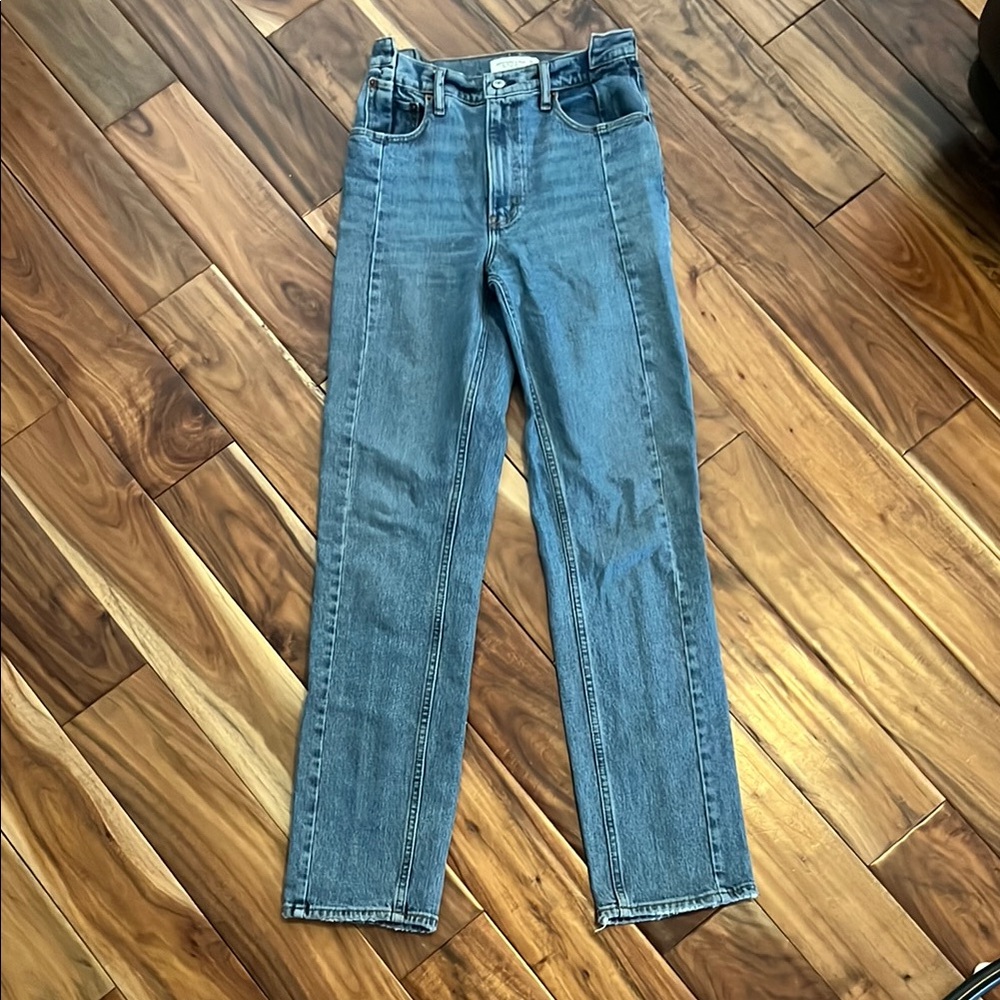 A&F 90’s Straight Ultra High Rise 27 Long